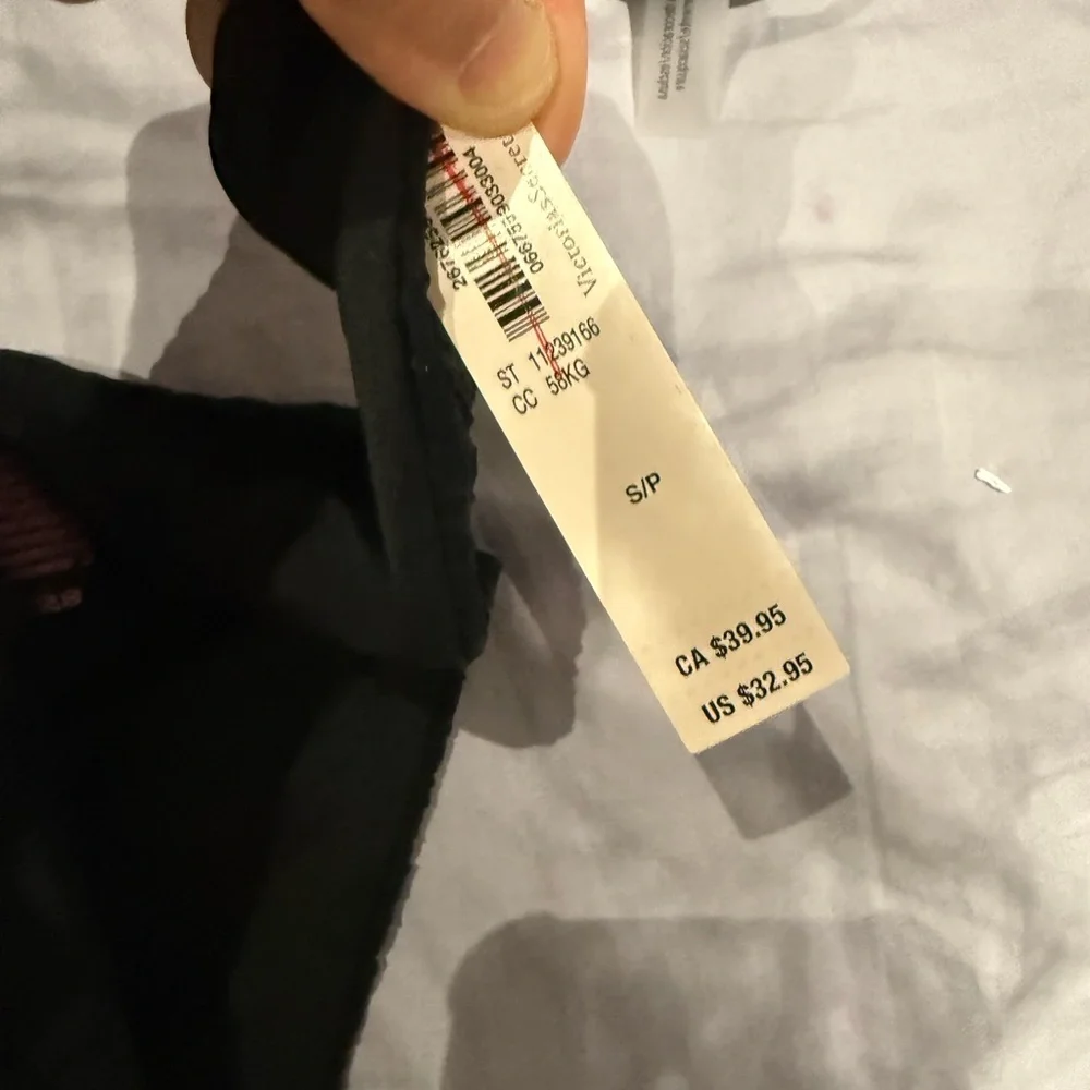 Victoria's Secret Tropical Floral Underwire Bikini Top with Black Bottoms small - Picture 5 of 5